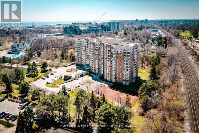Building Photo - 1485 Lakeshore Rd E