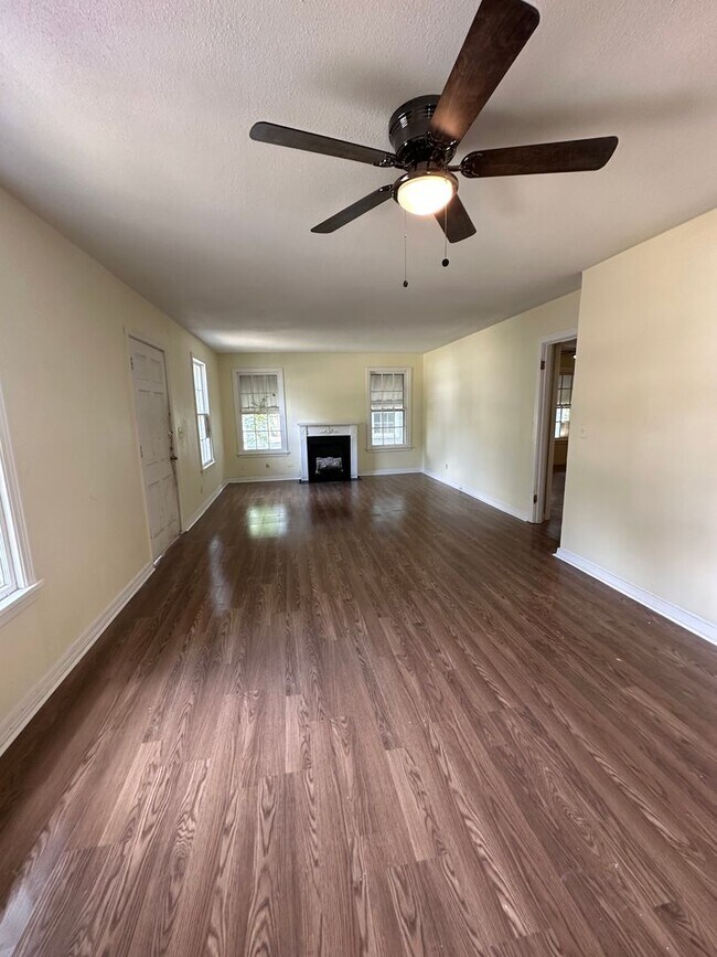 Foto del edificio - Remodeled 4 Bedroom House