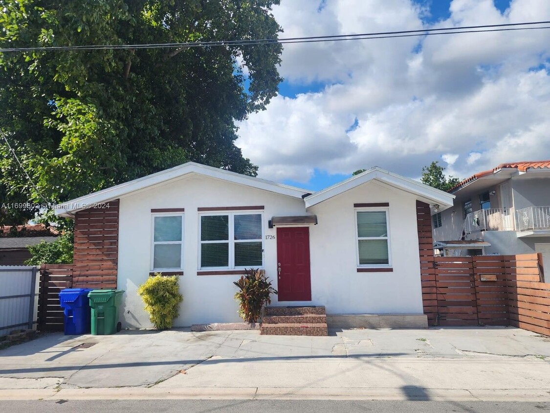 Foto principal - 1726 SW 25th Ave