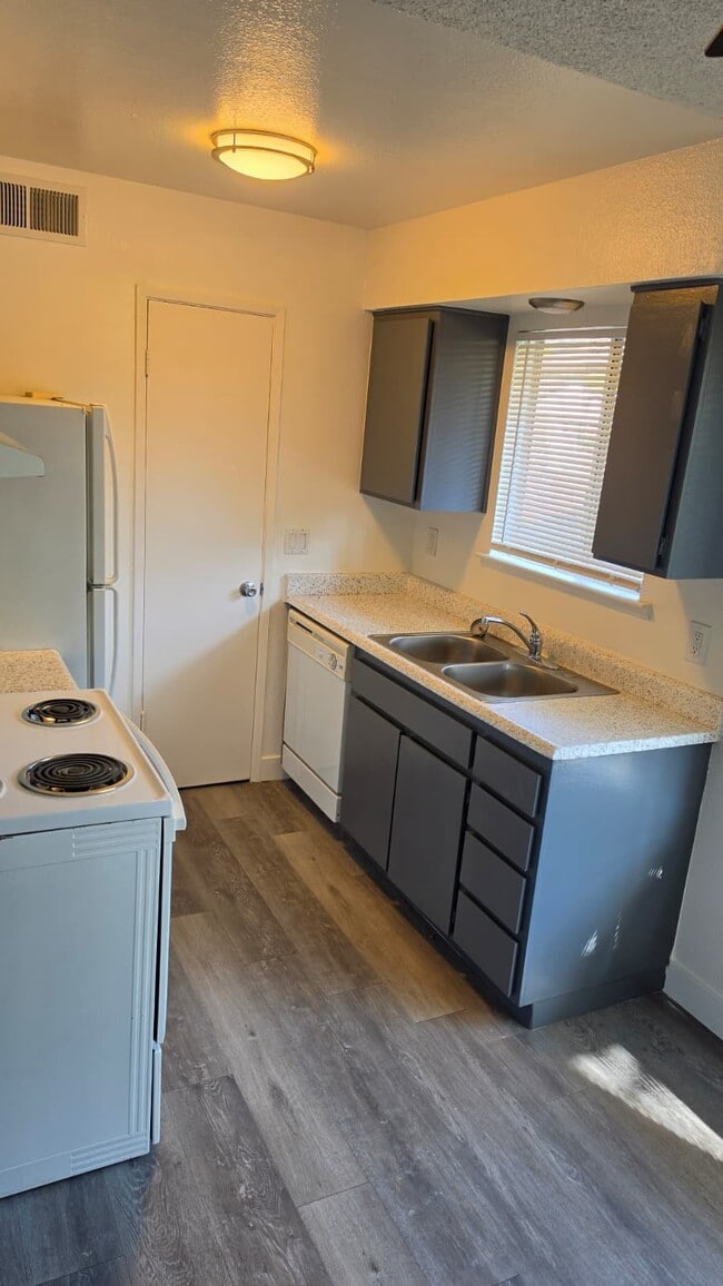 Building Photo - 4263 N Bengston Ave