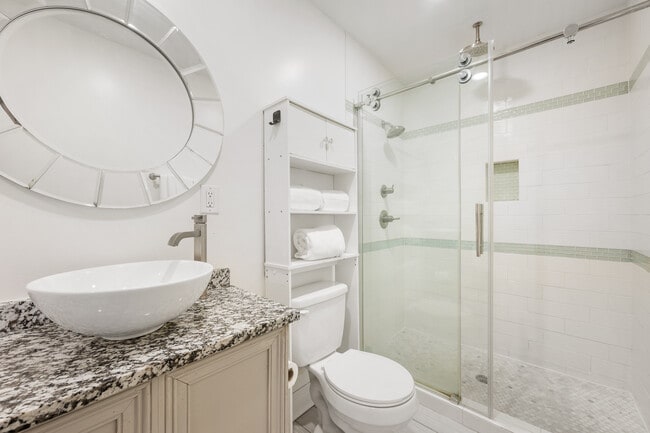 Building Photo - 951 Charles St