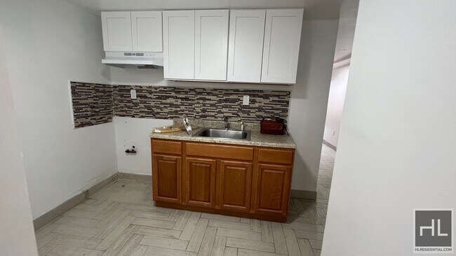 Building Photo - GUT RENOVATED LARGE ROOM FOR RENT BROOKLYN...