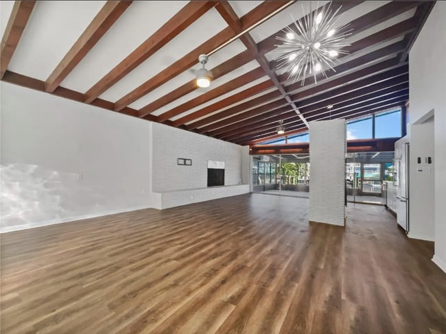 Building Photo - 513 Flamingo Dr