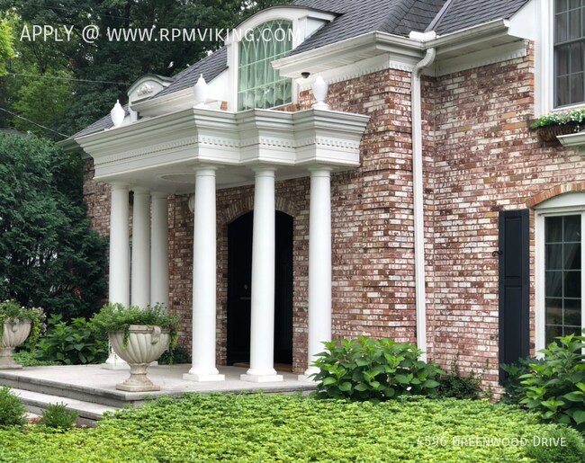 Foto del edificio - Luxury 5 Bed 4 Bath Home. Available Octobe...