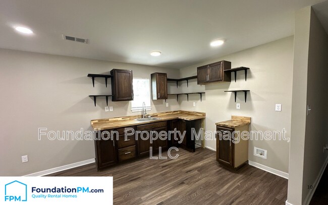 Building Photo - 2573 Tutwiler Ave