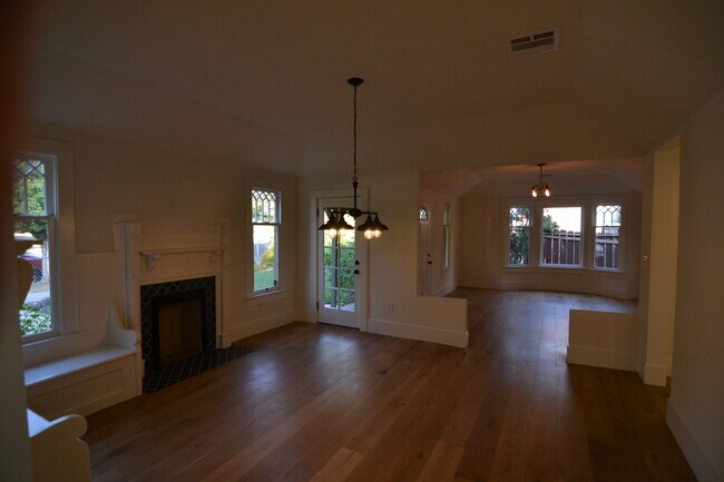 Building Photo - 6538 Meridian St