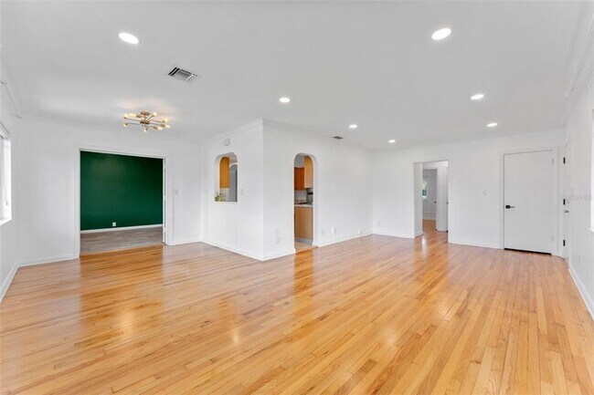 Building Photo - 1419 Tyrone Blvd N