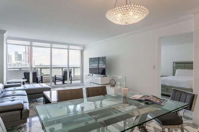 Foto del edificio - 1717 N Bayshore Dr