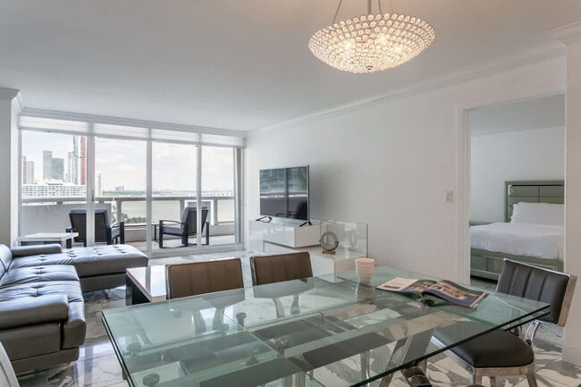 Building Photo - 1717 N Bayshore Dr