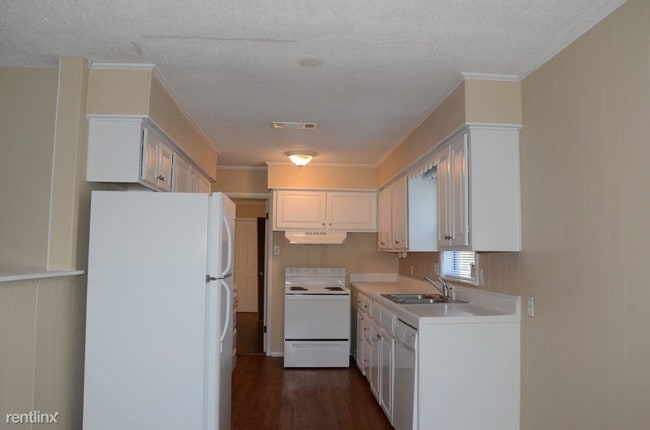 Building Photo - 4 br, 2 bath House - 848 Hubert Dr