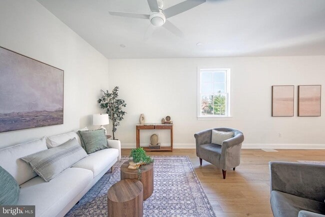 Foto del edificio - 123 S Washington St