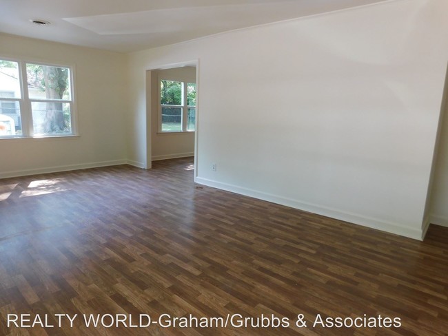 Building Photo - 4 br, 2 bath House - 1162 South Pine Street