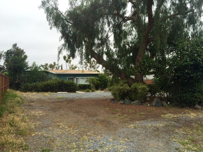 Foto del edificio - 3 Bedroom/2 bathroom home now available in...