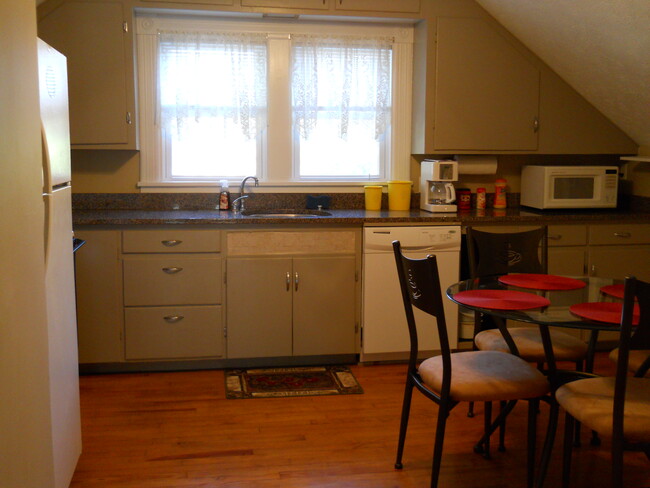 Kitchen - 224 N Saint Louis Blvd