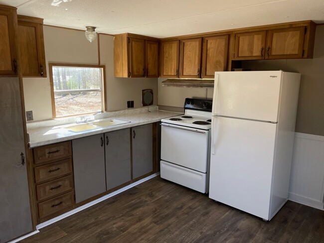 Building Photo - 3 Bed, 1.5 Bath mobile home located in Sta...