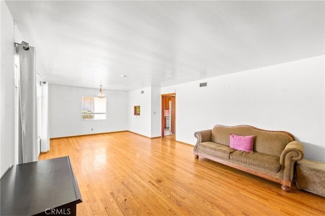 Photo - 454 N Shattuck Place Unit House