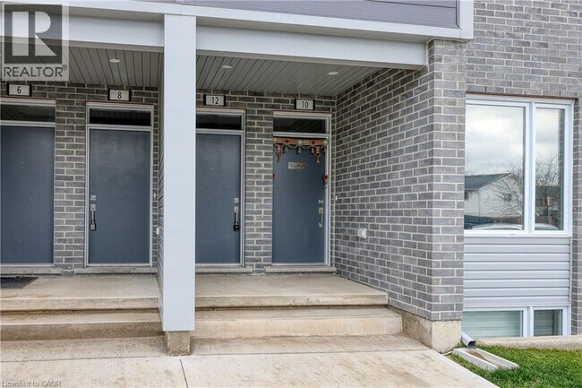 Building Photo - 925 Deveron Crescent