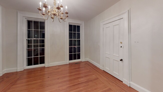 Foto del edificio - Free Month's Rent | Gorgeous 3-Bedroom Apartment in Wooster Square