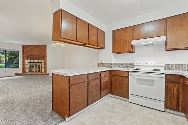 Building Photo - Charming 2bd/1.5ba SE Boise Townhome w/Pool