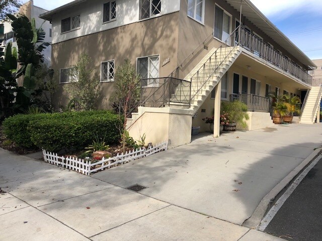 Building Photo - 7627 Hampton Ave