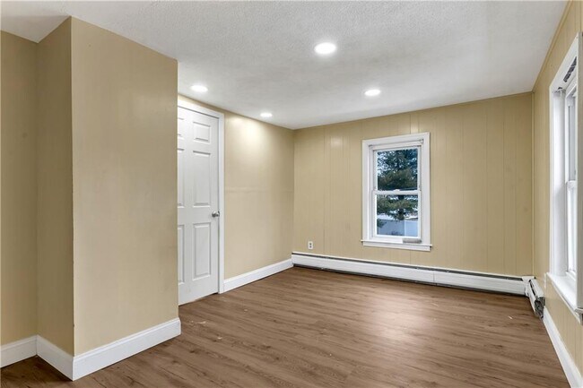 Foto del edificio - 24 Whipple Ave