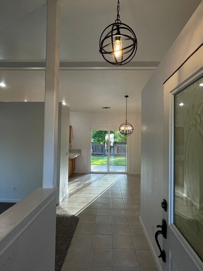 Foto del edificio - BEAUTIFUL 3 BEDROOM HOME FOR RENT