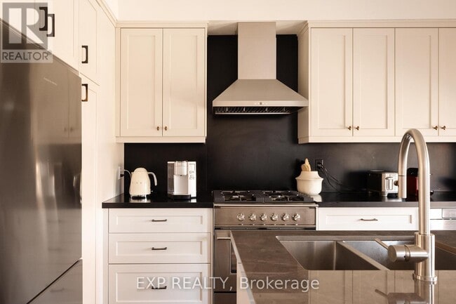 Building Photo - 31 Brownstone Ln