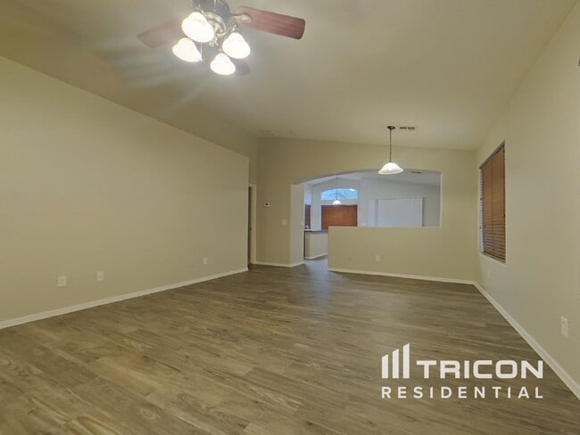 Foto del edificio - 25862 W Whyman St