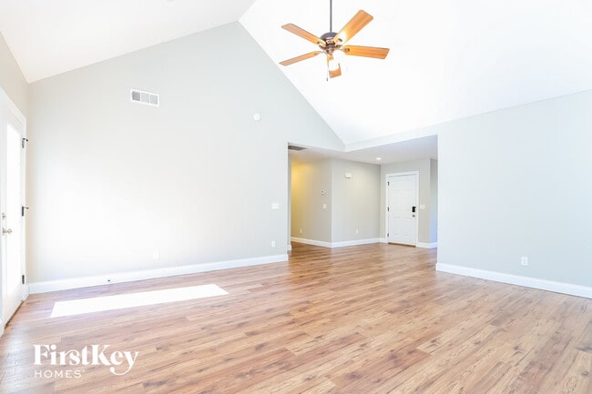 Building Photo - 17 Baker St