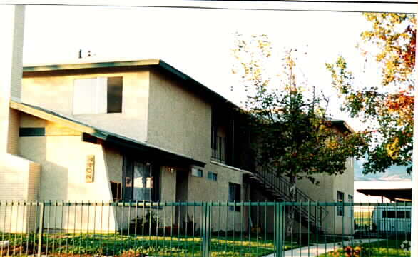 Primary Photo - 2042 E 19th St