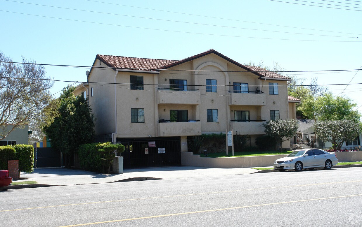 Wood Manor Apartments Van Nuys, CA