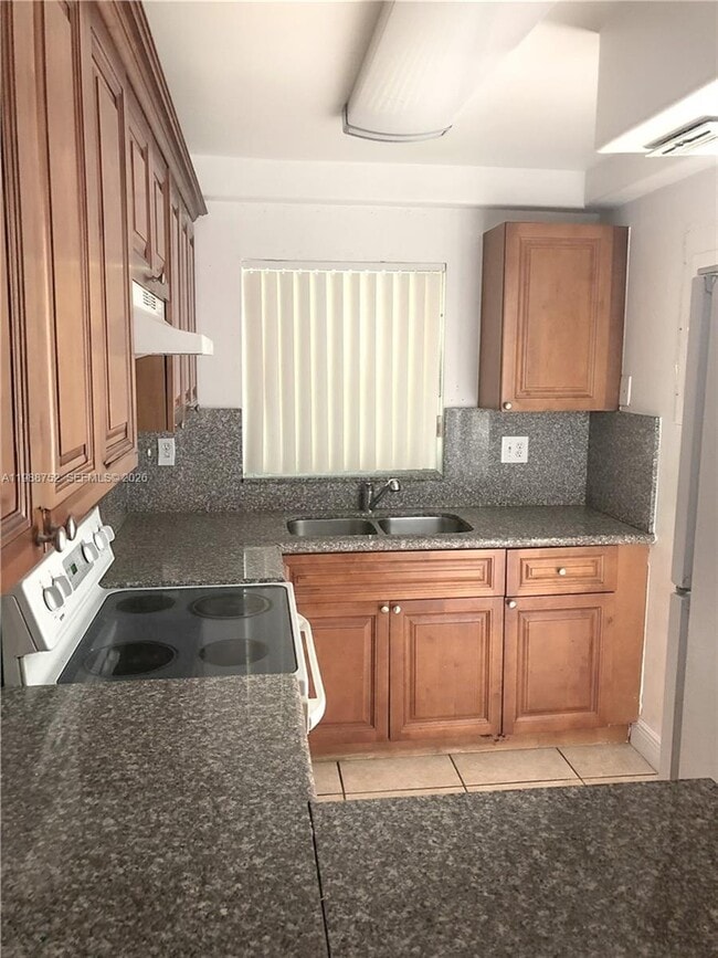 Foto del edificio - 4415 W 10th Ln