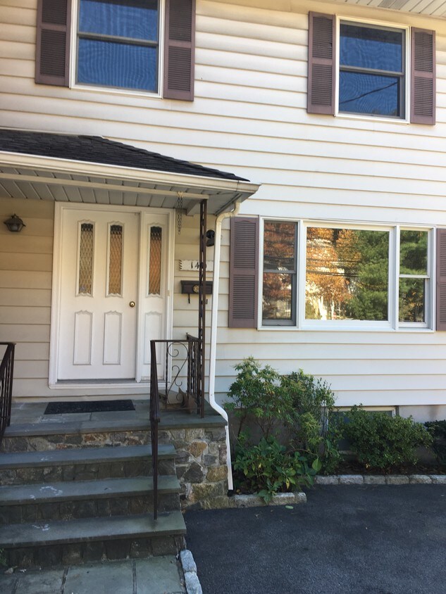 140 E Sunnyside Ln, Irvington, NY 10533 House Rental in Irvington, NY