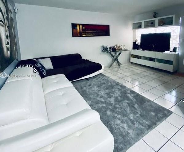 Foto principal - 1325 W 68th St