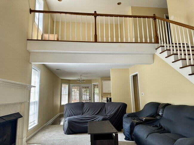 Foto del edificio - 109 Twin Oaks Ct