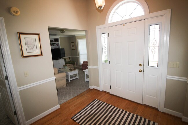 Foto del edificio - 1290 Hidden Lakes Dr