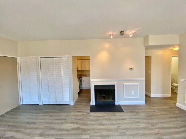 Photo - Large  Sunny Dupont Circle 2 bed 2 bath Ap... Apartment