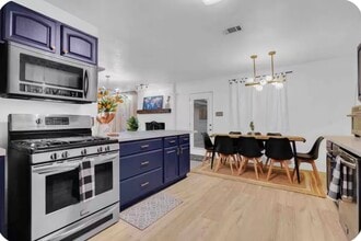 Building Photo - 1124 E Thirteenth St