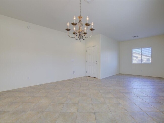 Building Photo - 3 Bedroom 2 Bath