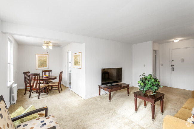 1 BR, 1 BA - 670 SF - Naylor Gardens