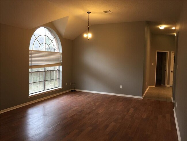 Building Photo - 2010 Mercoal Dr