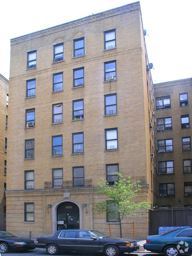 1056 Sherman, ¡alejado - 1056 Sherman Ave