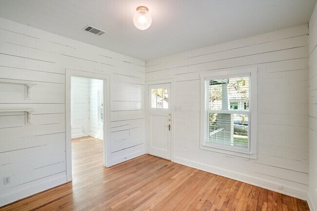 Foto del edificio - 809 Theresa Ave