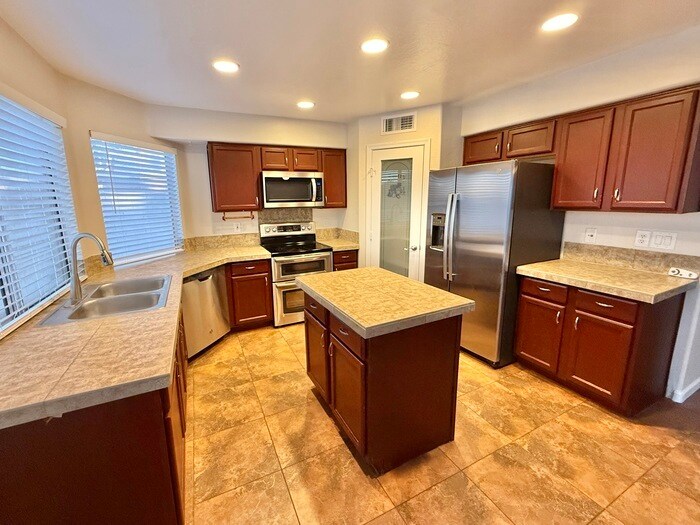 Foto principal - 7422 E Navarro Ave