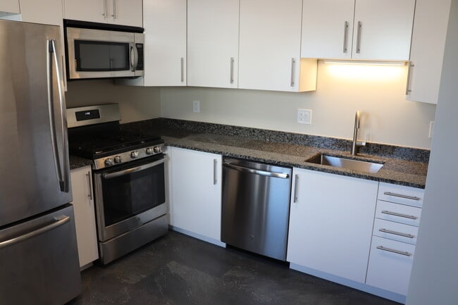 Kitchen - 2742 Wolcott St