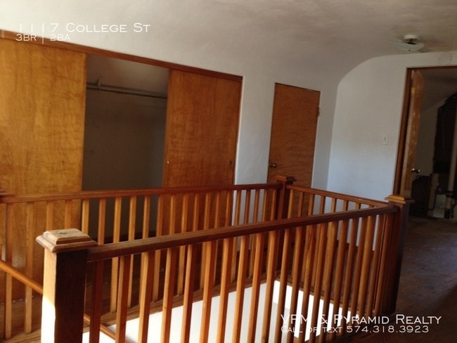 Building Photo - 1117 College St