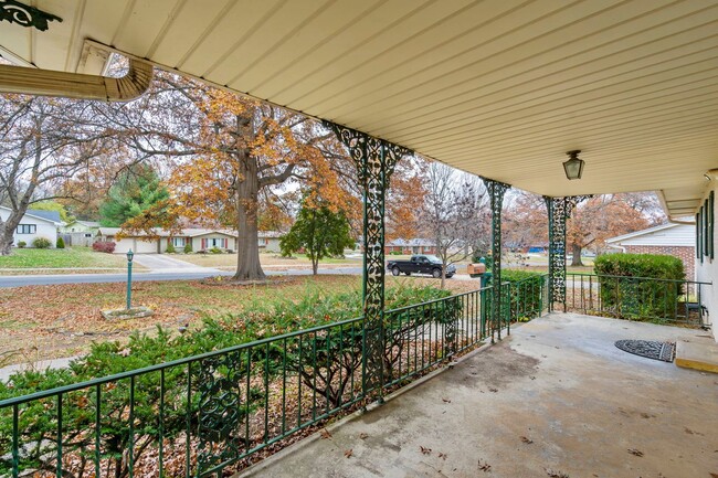 Building Photo - RARE SOUTHERN HILLS BEAUTY! 3 living rooms...