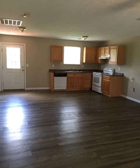 Building Photo - 605 Privet Dr