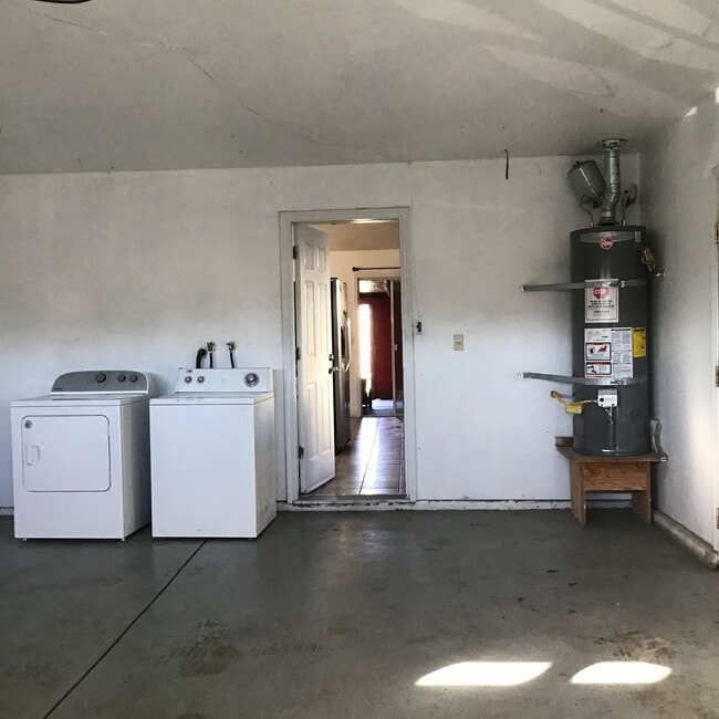 Building Photo - Special $200.00 off of first month's rent 3 Bedroom 2 Bath Home