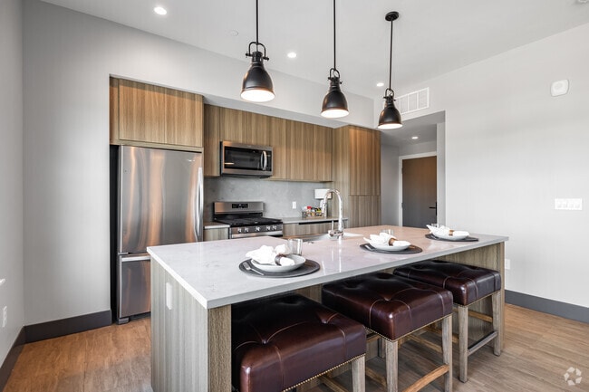 1 habitación, 1 baño, 628 pies cuadrados, comedor y cocina - Salt Lake Crossing